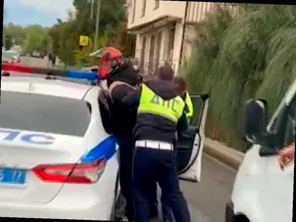 Мотоциклист устроил гонку с полицией в Сириусе