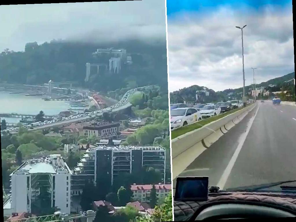 Многокилометровая пробка на трассе из Сочи в Адлер