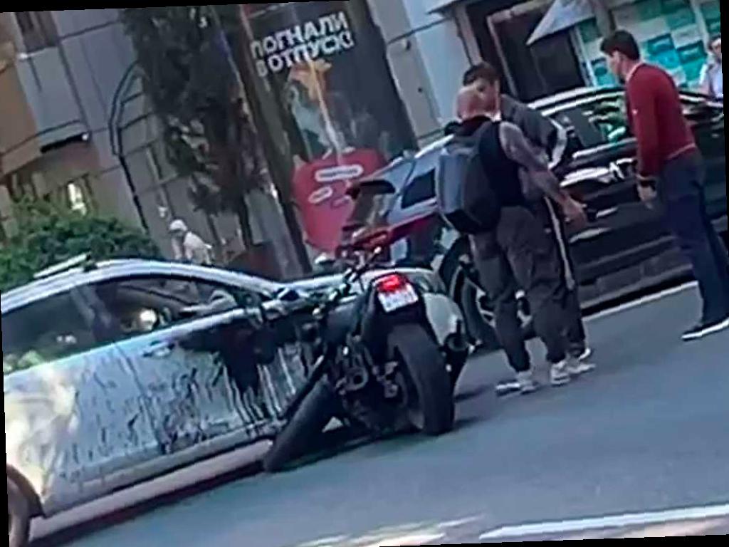 В центре Сочи произошло столкновение мотоциклиста с легковушкой