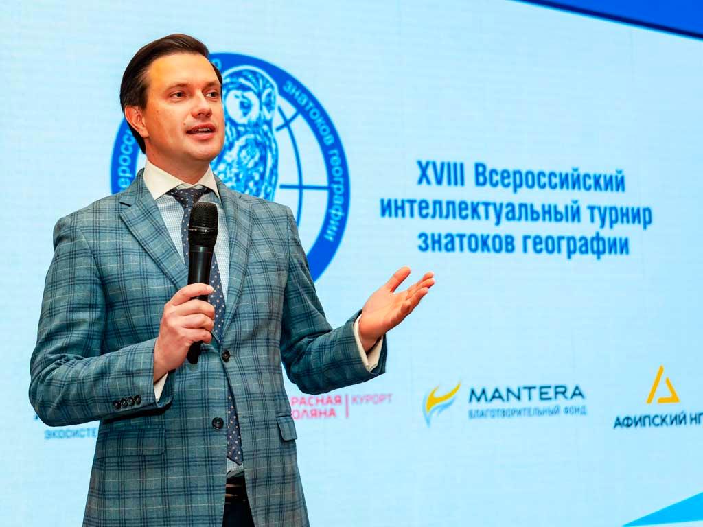 Школьники со всей страны собрались в отеле-замке «Богатырь» в «Сириусе» для участия в XVIII Всероссийском турнире по географии. 17 команд из 10 регионов России продемонстрировали свои знания о мире и Родине.