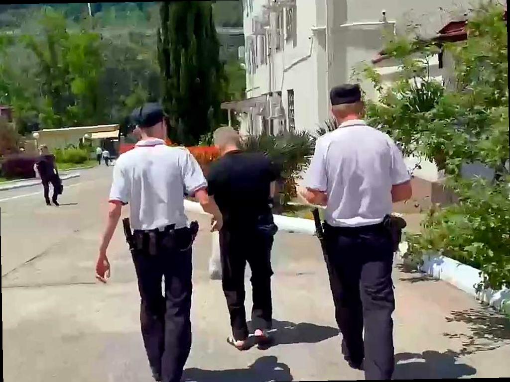 Второй арест за последние четыре месяца: уличного торговца наказали в Сочи