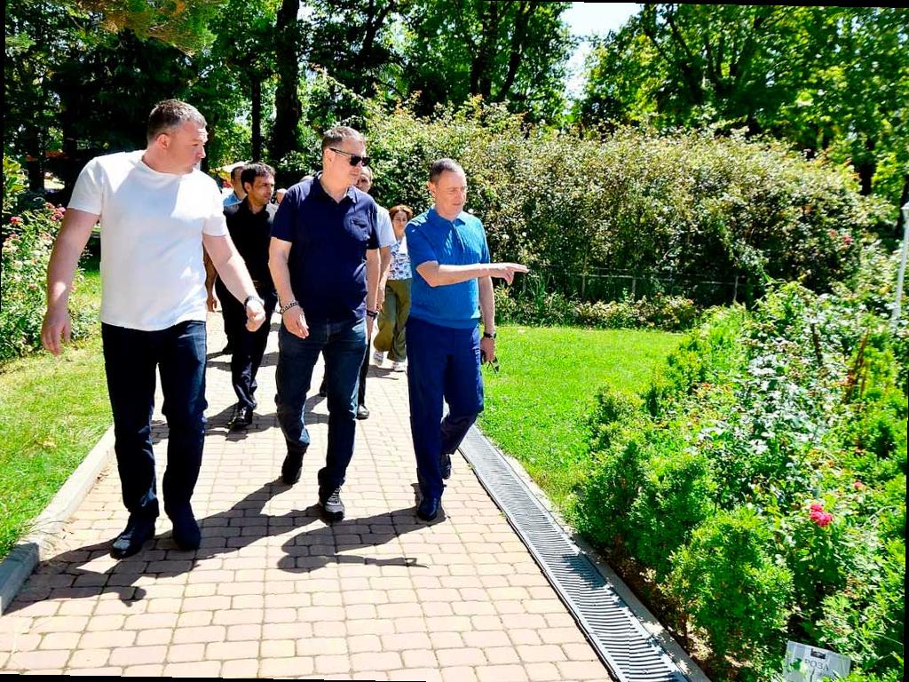 Депутат ЗСК Виктор Тепляков оценил благоустройство парка «Ривьера»