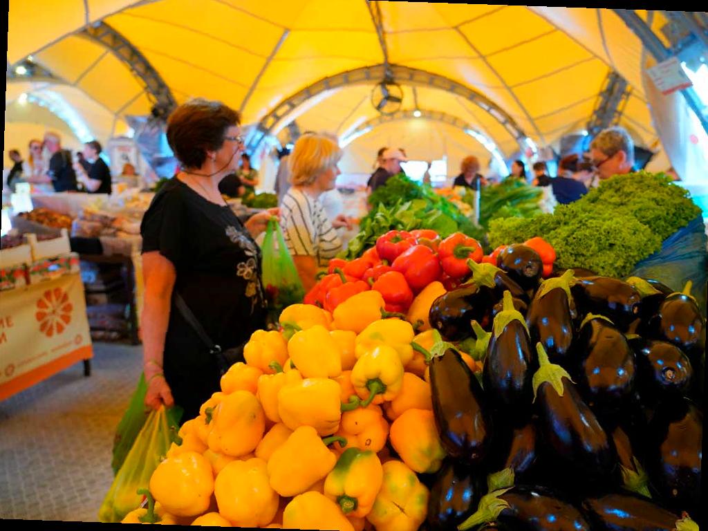 В Сочи контролируют цены на продукты на ярмарках
