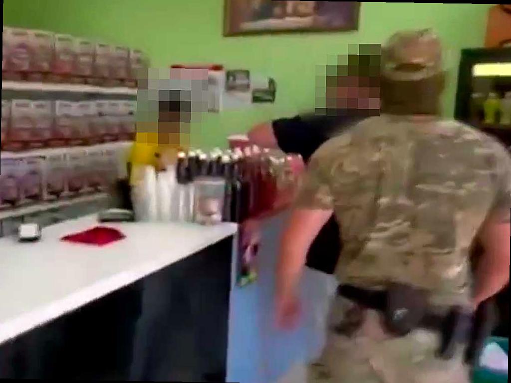 В Сочи обнаружили контрафактный алкоголь у пожилого мужчины