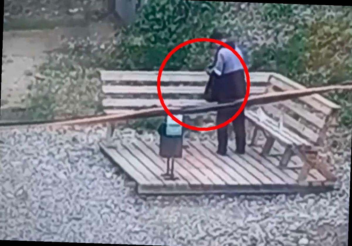 В Сочи задержан местный житель по подозрению в краже, за что ему грозит до 5 лет тюрьмы. Всё произошло на Мамайке, когда мужчина заметил без присмотра оставленный рюкзак на лавочке. Он похитил из него 25 тысяч рублей и скрылся. Однако камера видеонаблюдения зафиксировала его действия, что помогло полиции быстро найти преступника. Сейчас ведется уголовное дело, и подозреваемому грозит лишение свободы до 5 лет. Будьте бдительны и не нарушайте закон! Подробности читайте здесь. (Фото: УВД по городу Сочи)