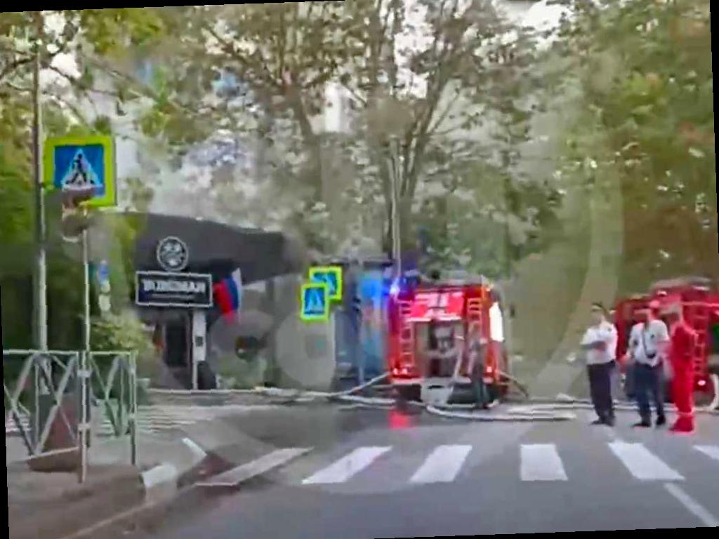 Две торговые палатки и кафе сгорели в ночи в Сочи