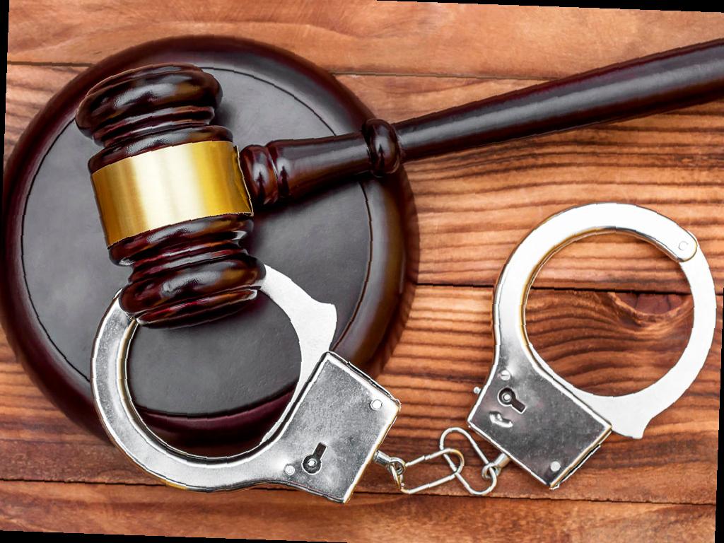 В Адлере задержали 19-летнего рецидивиста, который ограбил прохожего