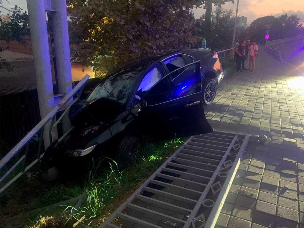В центре Сочи произошло ДТП, в результате которого погиб водитель Toyota