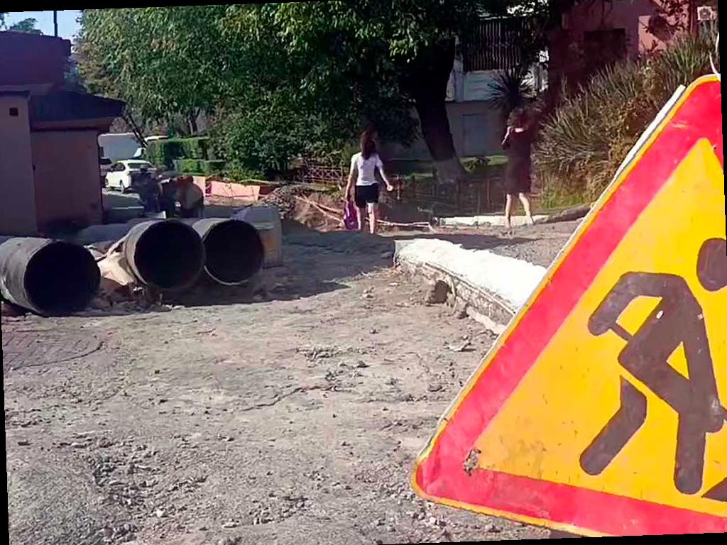 Водоканал Сочи заканчивает ремонт трубопровода на улице Чехова