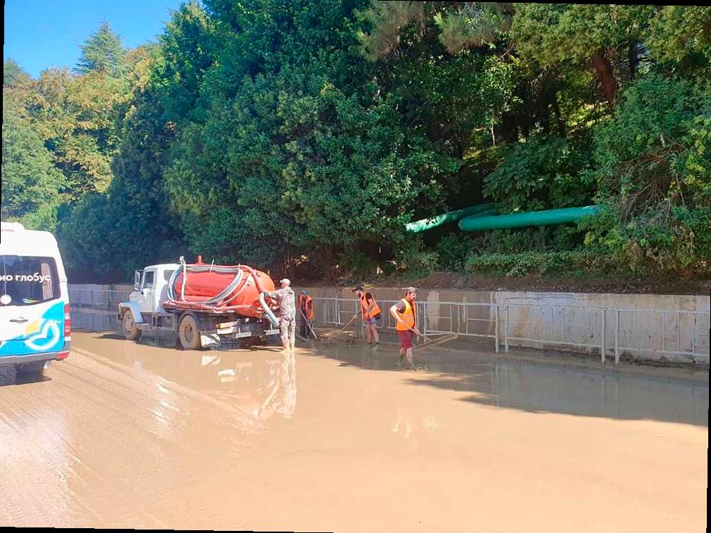 Часть федеральной трассы в Сочи затопили грунтовые воды