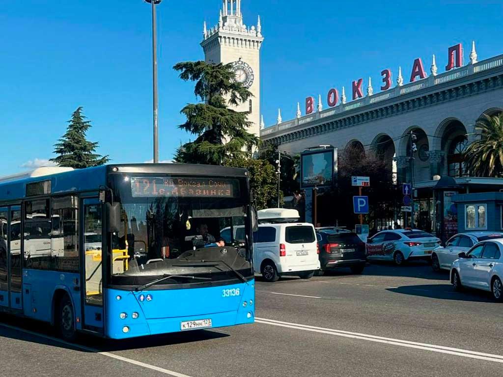 Почти полсотни сочинских автобусов изменят маршруты на полдня