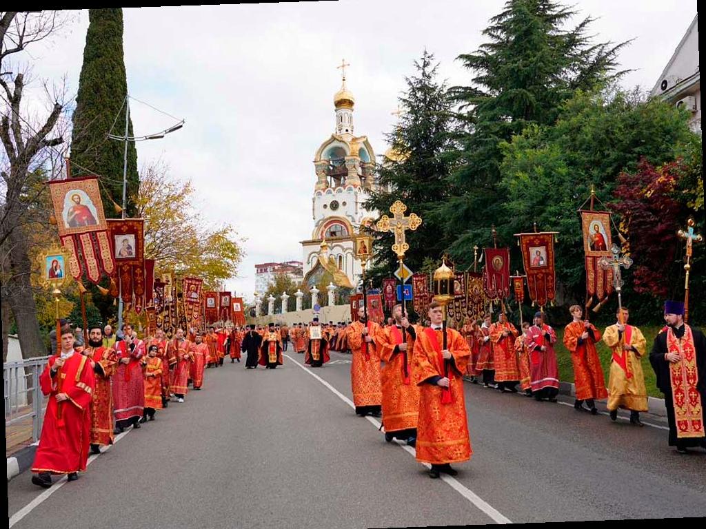 В Сочи ограничат движение на время крестного хода