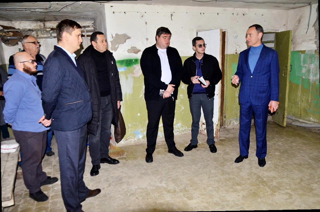 «Виктор Тепляков проверил состояние убежищ на улице Гагарина в Сочи»