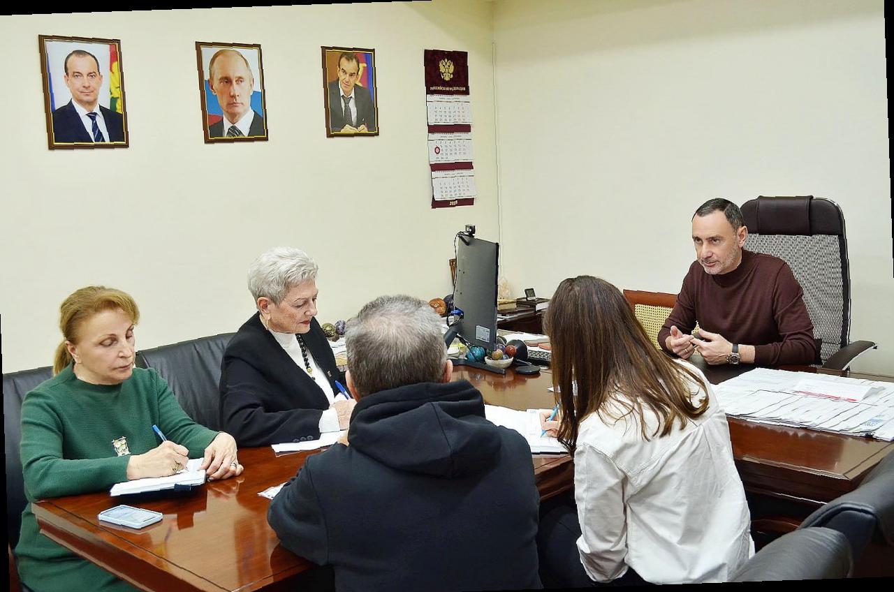 «Виктор Тепляков принял участие в заседании общественной приёмной «Единой России»