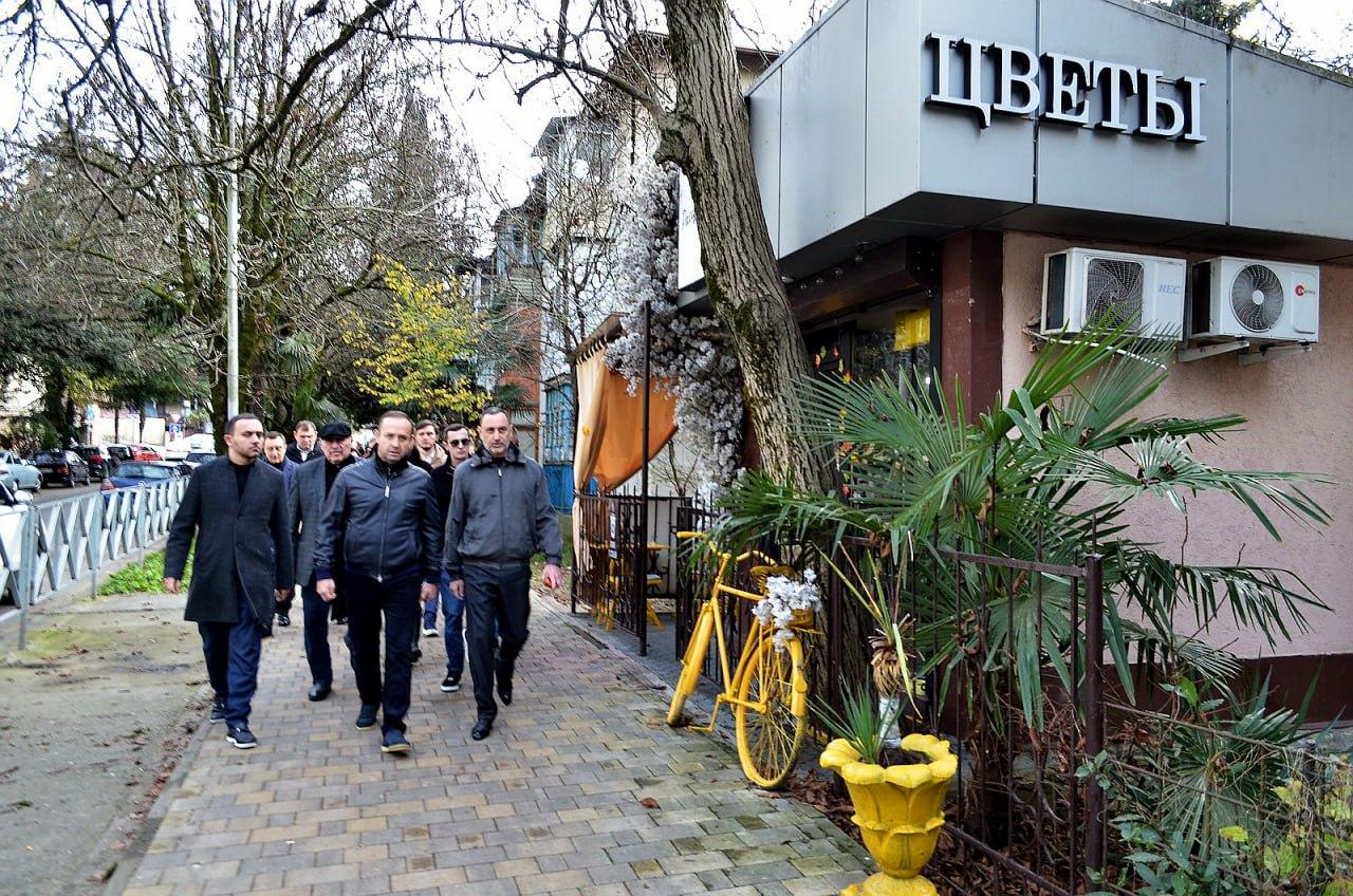 «Виктор Тепляков провел прием граждан в ТОС «КСМ» в центре Сочи»
