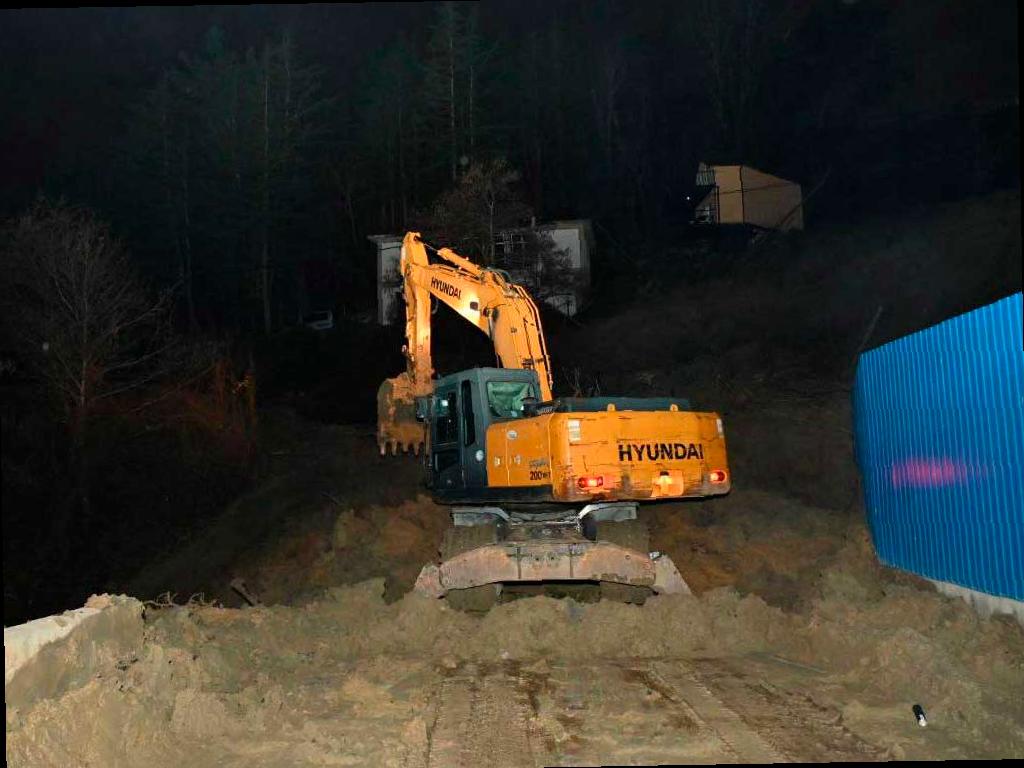 Оползни в Сочи: за сутки собрали более 1,5 тысячи кубометров грунта