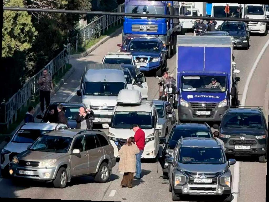 Массовое ДТП вызвало заторы на дорогах в Адлере