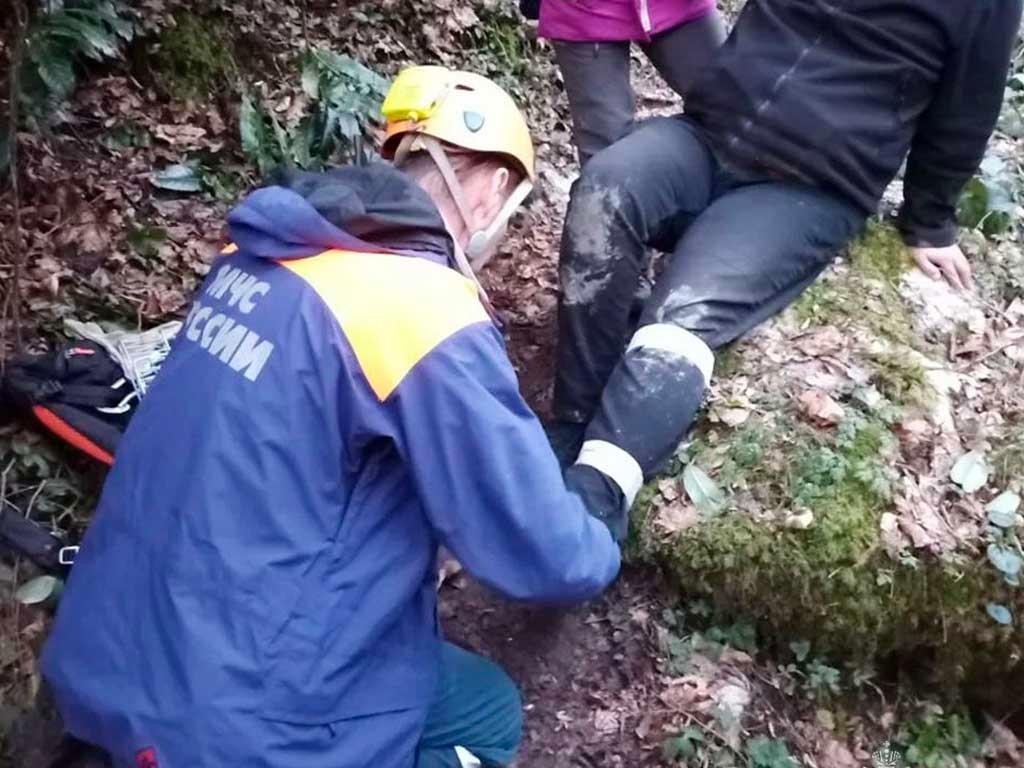 Спасатели помогли туристу из Агурского ущелья