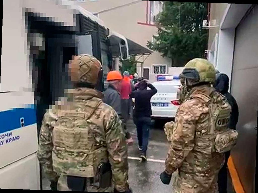 В Адлере проверили стройплощадку, задержано более 30 человек