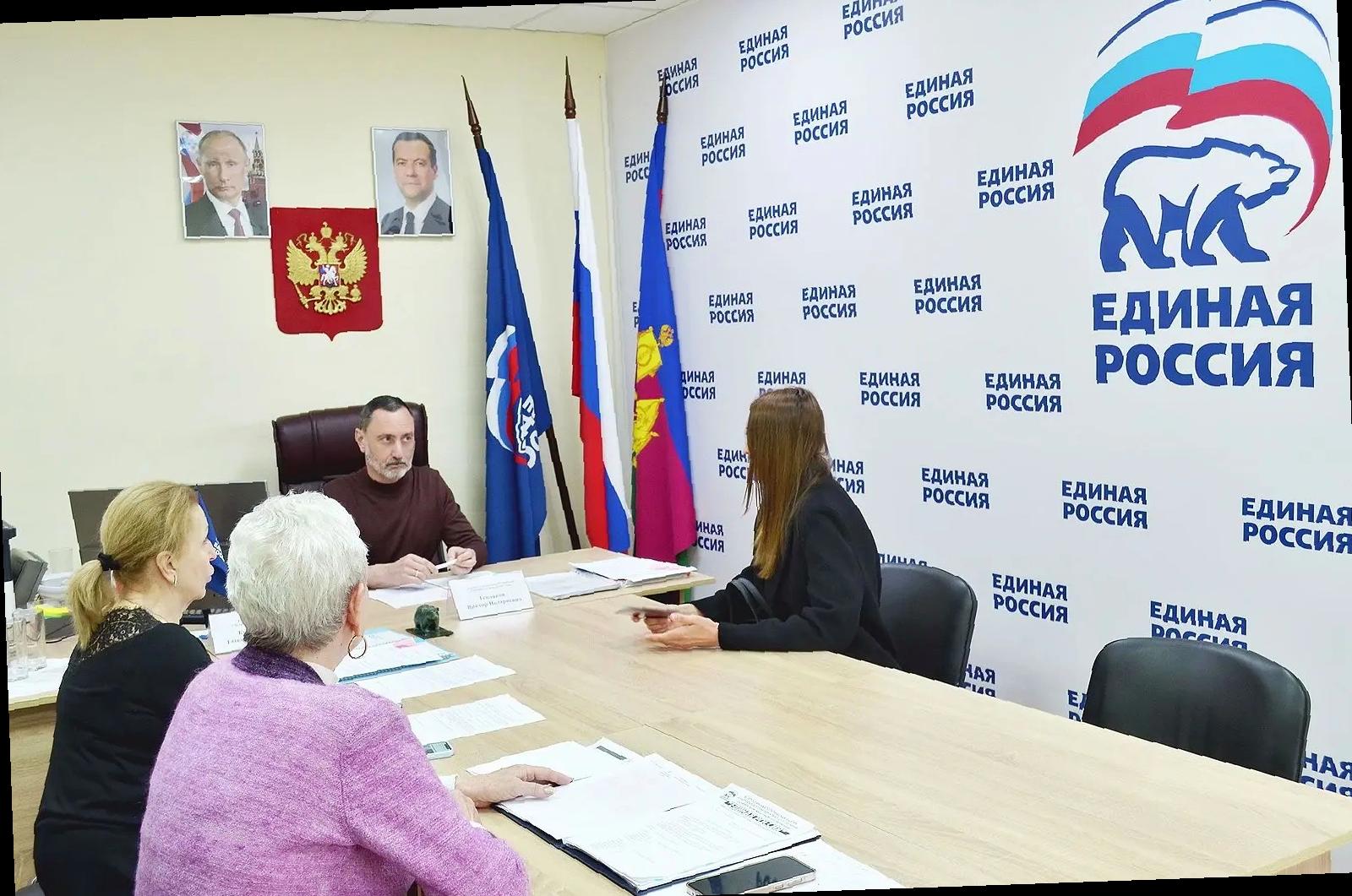 «Виктор Тепляков встретился с жителями в приемной партии «Единая Россия»»