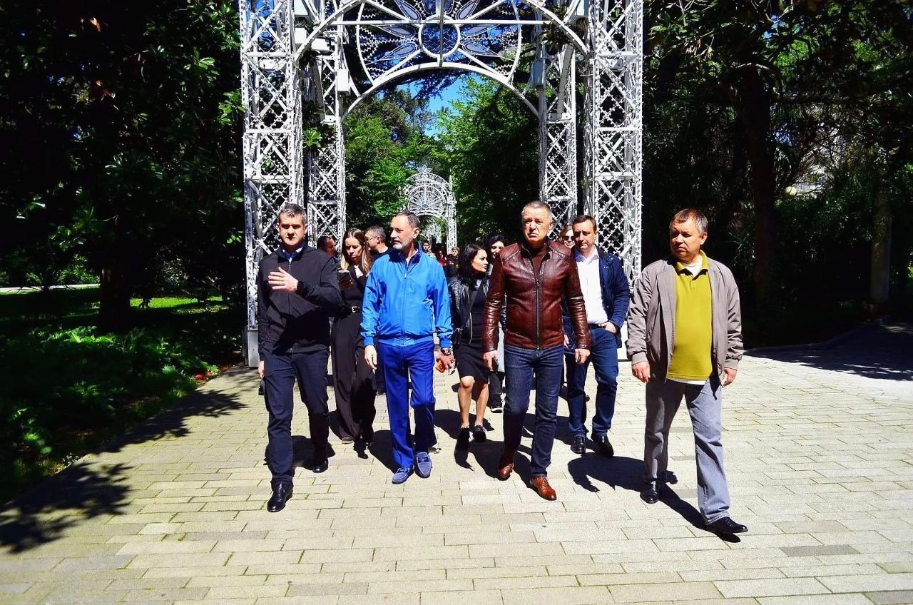 Виктор Тепляков проверил верхнюю Приморскую набережную Сочи перед сезоном