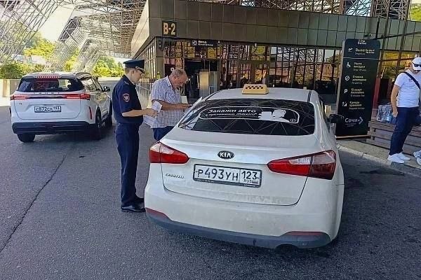 Борьба с нелегальными таксистами в Сочи активизировалась в курортный сезон