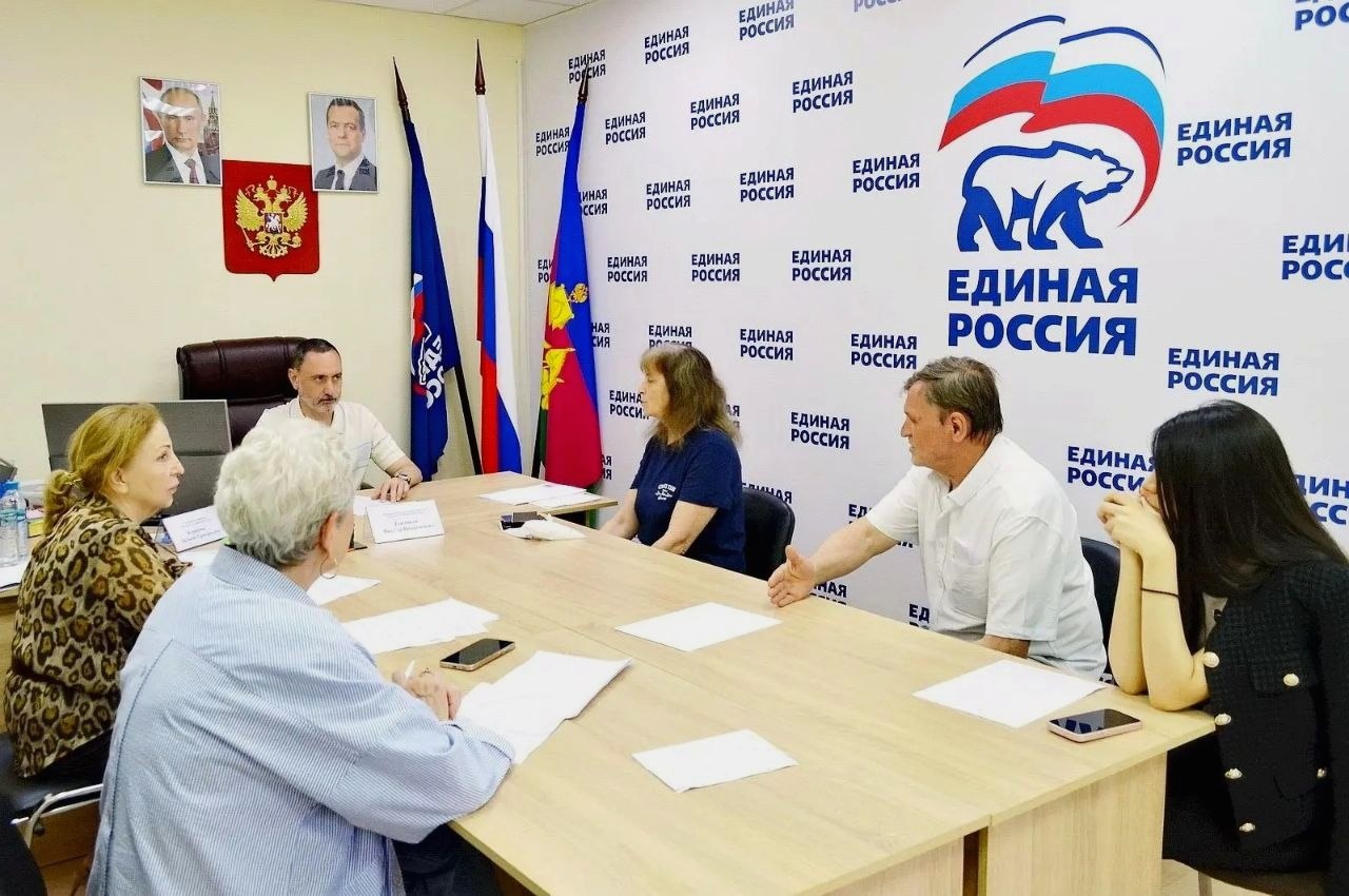 Депутат Законодательного Собрания Виктор Тепляков провел приём граждан в Общественной приёмной
