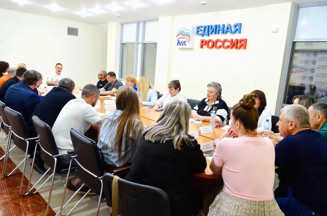 Депутат ЗСК Виктор Тепляков встретился по вопросу гуманитарной помощи в СВО