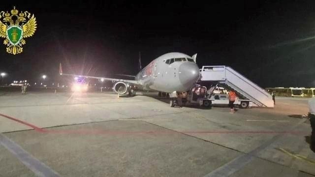 Экстренная посадка Boeing в Сочи: пассажиры доставлены в Архангельск