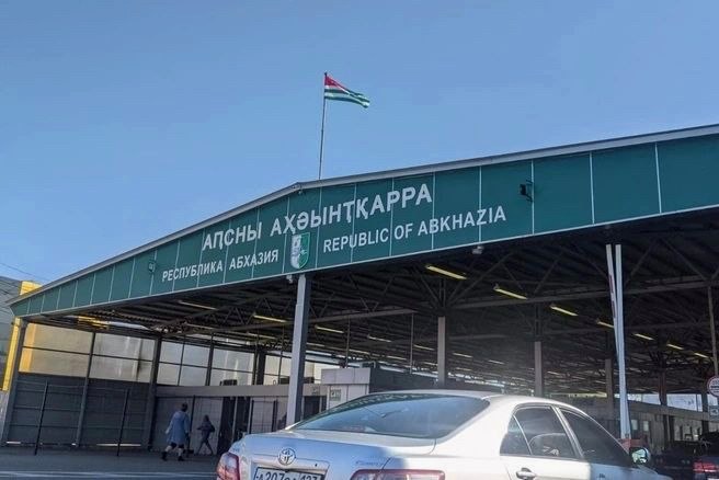 Очереди на границе с Абхазией увеличиваются, таможня предлагает альтернативы