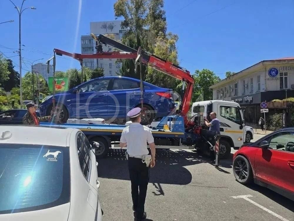 Штрафы для водителей за парковку у электрозаправок в Сочи