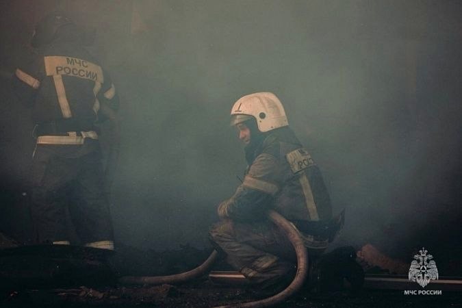 После атаки беспилотников в Сочи произошло возгорание на территории нефтебазы
