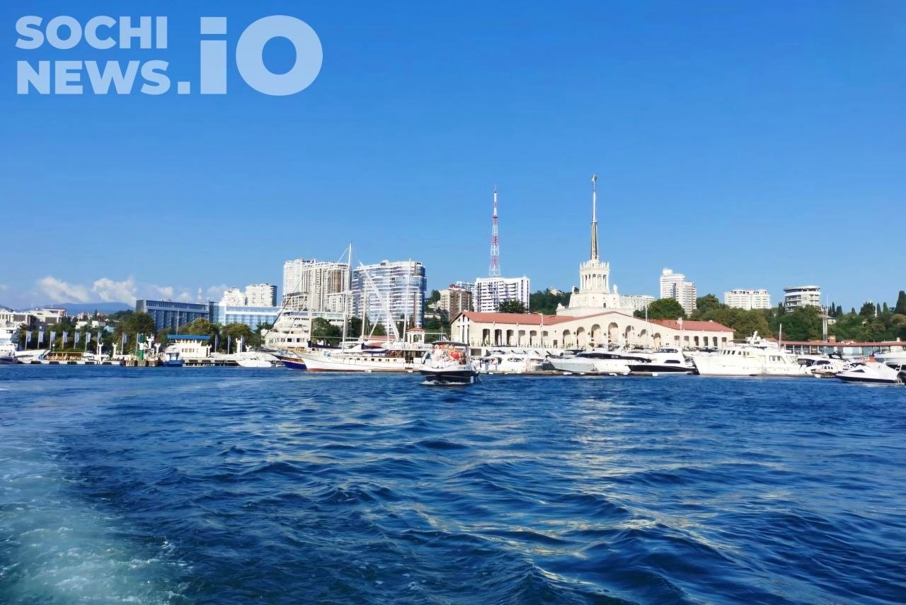 Температура Черного моря у побережья Сочи снизилась до +26 градусов