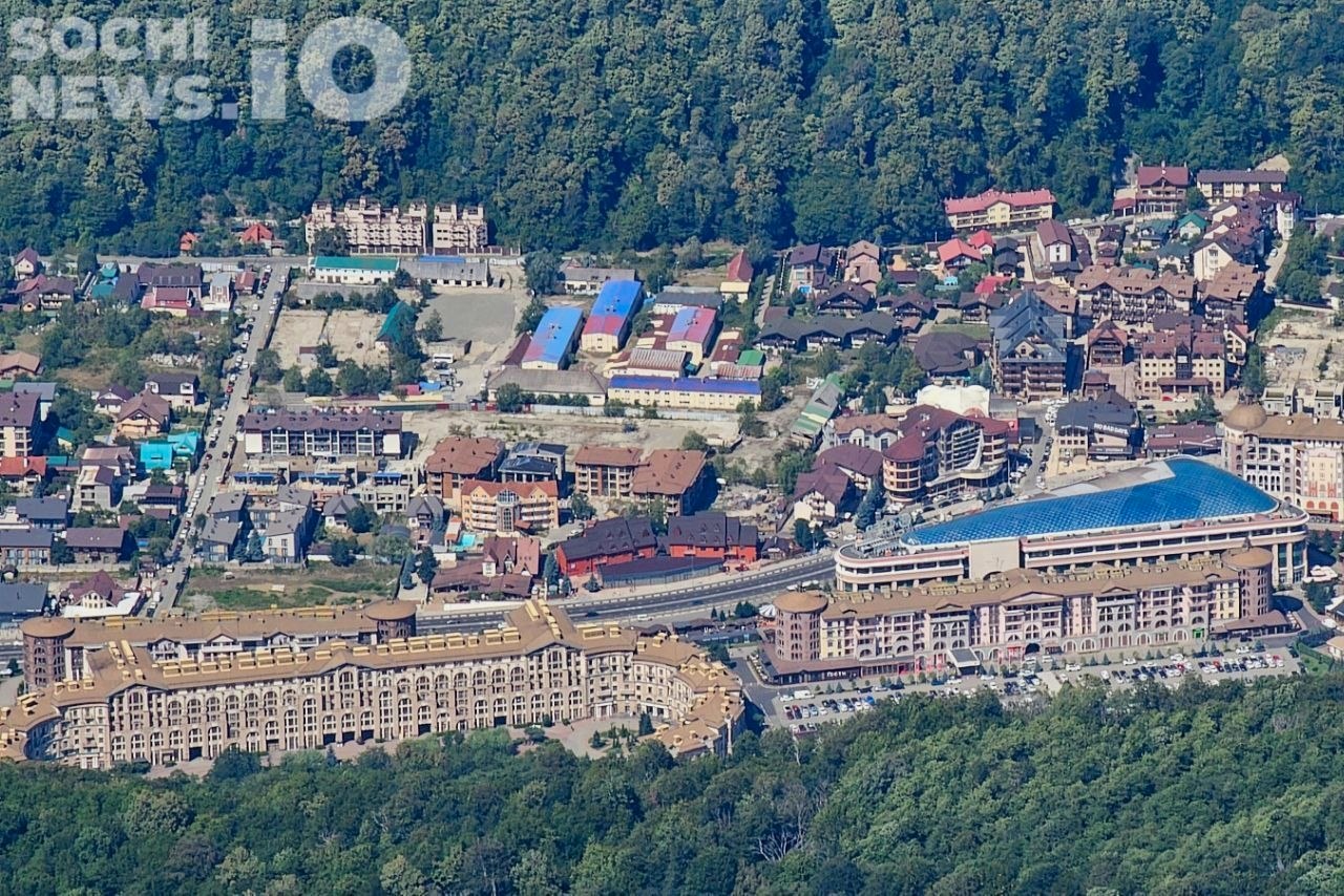 Туристический поток в Сочи осенью 2026 года снизился, а новогодние цены в горах возросли