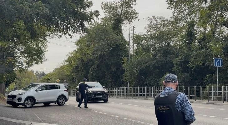 Проверка водителей на наличие долгов прошла в Лазаревском районе Сочи